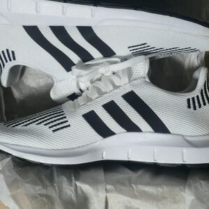Adidas Swift Run  Men's White and Black Sneakers Sz 9